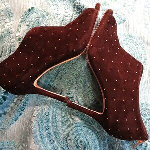 LORD & TAYLOR Suede Heels